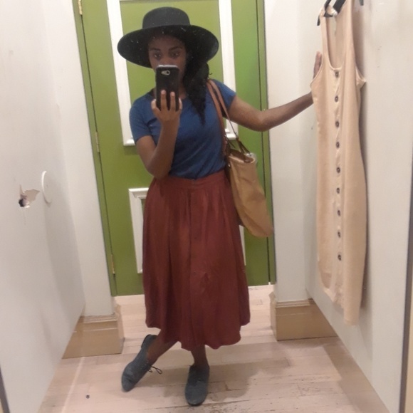 Meet your Posher, Courtney Alicia Miles - Picture 4 of 8